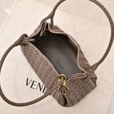 TOP Bottega Veneta Medium Parachute bag
