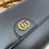 Gucci Replica 675794 Diana small shoulder bag in black/brown