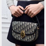 Christian Dior Dior Oblique Jacquard Médaillon Flap 3922 Bag